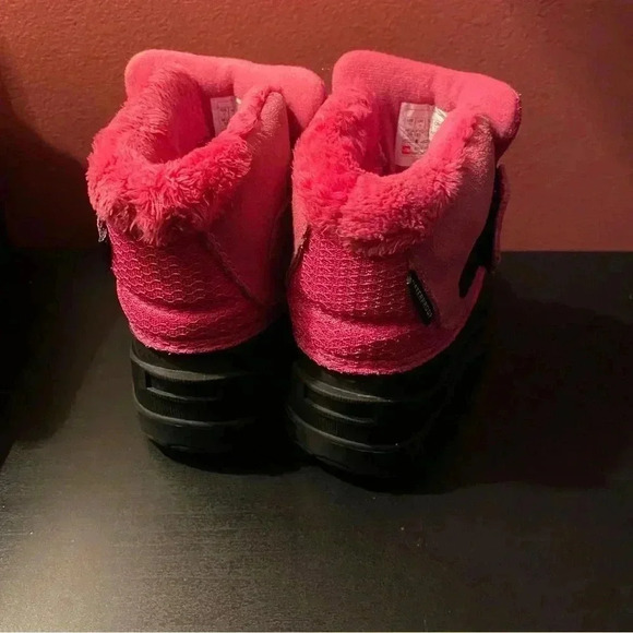 The North Face Girls Boots - Picture 6 of 9